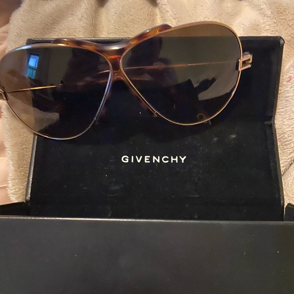 NEW Givenchy Tortoise Aviator Sunglasses SGV A15 - Picture 1 of 5